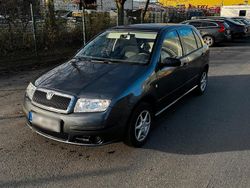Grau Gebraucht 2007 Skoda Fabia Kleinwagen | 1.750 € (Guter Preis)
