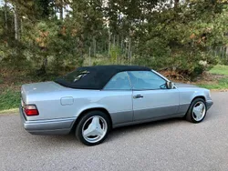 Silber Gebraucht 1994 Mercedes E200 Cabrio | 14.990 €