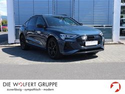Plasmablau metallic Gebraucht 2021 Audi e-tron S-Line SUV | 43.780 € (Teuer)