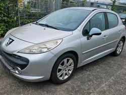 Silber Gebraucht 2007 Peugeot 207 Kleinwagen | 2.850 €