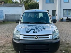 Grau Gebraucht 2005 Citroën Berlingo Van / Kleinbus | 2.200 € (Fairer Preis)