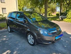 Grau Gebraucht 2011 Opel Zafira Van / Kleinbus | 6.490 €