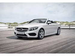 Weiß , polarweiß Gebraucht 2017 Mercedes C200 AMG Cabrio | 32.390 € (Teuer)