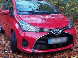 Rot Gebraucht 2015 Toyota Yaris Kleinwagen | 11.200 € (Fairer Preis)