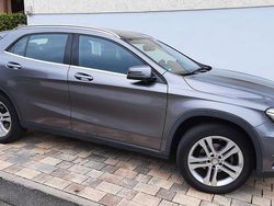 Grau Gebraucht 2016 Mercedes GLA200 Urban SUV | 17.890 € (Guter Preis)