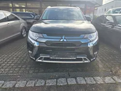 Schwarz Gebraucht 2021 Mitsubishi Outlander P-HEV Basis SUV | 21.900 € (Guter Preis)