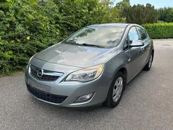 Grau Gebraucht 2010 Opel Astra Limousine | 3.900 € (Fairer Preis)