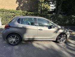 Grau Gebraucht 2017 Peugeot 208 Allure Kleinwagen | 9.750 € (Fairer Preis)