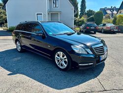 Schwarz Gebraucht 2011 Mercedes E300 Avantgarde Kombi | 8.400 €