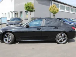 Saphirschwarz Gebraucht 2021 BMW 330 Advantage Limousine | 35.980 € (Fairer Preis)