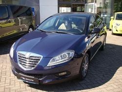 Colore esterno (blu oceano met.+nero lucido) Gebraucht 2011 Lancia Delta Limousine | 6.990 € (Etwas zu teuer)