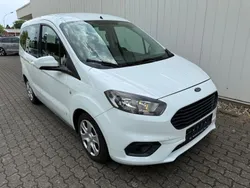 Weiß Gebraucht 2021 Ford Tourneo Courier Trend Van / Kleinbus | 5.999 €