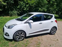 Weiß Gebraucht 2015 Hyundai i10 Trend Kleinwagen | 6.390 € (Fairer Preis)