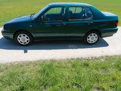 Grün Gebraucht 1998 VW Vento Limousine | 2.000 € (Guter Preis)