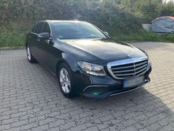 Schwarz Gebraucht 2016 Mercedes E220 Limousine | 22.500 € (Etwas zu teuer)