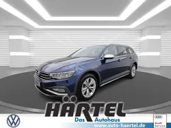 Aquamarinblau (blue), metallic Gebraucht 2022 VW Passat Alltrack Kombi | 30.500 € (Guter Preis)