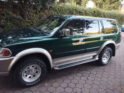 Grün Gebraucht 2001 Mitsubishi Pajero Edition SUV | 9.900 € (Teuer)
