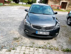 Grau Gebraucht 2010 Kia Ceed Kleinwagen | 4.900 € (Teuer)