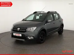 Grau Gebraucht 2018 Dacia Sandero Stepway Kleinwagen | 12.990 € (Teuer)