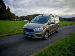Grau Gebraucht 2018 Ford Tourneo Courier Titanium Van / Kleinbus | 13.800 € (Fairer Preis)