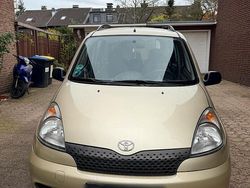 Gold Gebraucht 2001 Toyota Yaris Kombi | 4.200 € (Etwas zu teuer)
