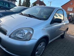 Silber Gebraucht 2002 Toyota Yaris Sol Kleinwagen | 1.999 € (Etwas zu teuer)