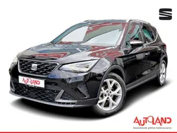 Mitternachtsschwarz Gebraucht 2024 Seat Arona FR SUV | 21.950 € (Fairer Preis)