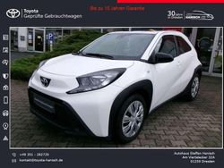 Schneeweiß Gebraucht 2022 Toyota Aygo Play Kleinwagen | 13.490 € (Guter Preis)