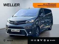 Grau Gebraucht 2023 Toyota Proace Verso Team Kombi | 39.980 € (Fairer Preis)
