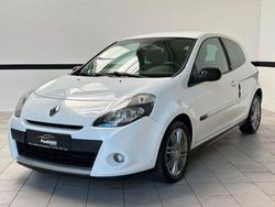 Weiss Gebraucht 2011 Renault Clio II Kleinwagen | 3.190 € (Etwas zu teuer)
