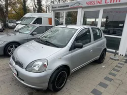 Silber Gebraucht 2002 Toyota Yaris Sol Limousine | 2.599 € (Teuer)
