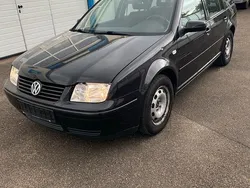 Schwarz Gebraucht 2000 VW Bora Limousine | 1.650 € (Etwas zu teuer)