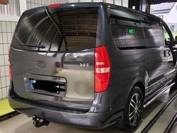 Grau Gebraucht 2016 Hyundai H-1 Van / Kleinbus | 15.900 € (Fairer Preis)