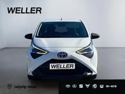 Weiß Gebraucht 2021 Toyota Aygo X-play Kleinwagen | 10.390 € (Fairer Preis)