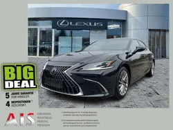 Graphite black Gebraucht 2023 Lexus ES300H Luxury Line Limousine | 50.990 € (Fairer Preis)