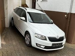 Weiß Gebraucht 2017 Skoda Octavia Ambition Kombi | 9.200 € (Superpreis)