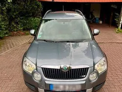 Grau Gebraucht 2012 Skoda Yeti Easy SUV | 4.700 € (Fairer Preis)