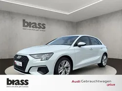 Gletscherweiß metallic Gebraucht 2024 Audi A3 Sportback Ambiente Kombi | 33.700 € (Fairer Preis)