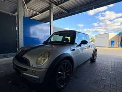 Silber Gebraucht 2003 Mini Cooper Kleinwagen | 900 €
