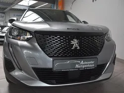 Grau Gebraucht 2023 Peugeot 2008 Allure SUV | 17.980 € (Guter Preis)