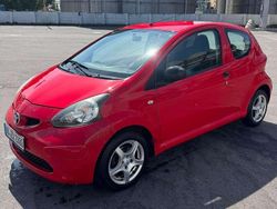 Rot Gebraucht 2007 Toyota Aygo Kleinwagen | 1.399 € (Fairer Preis)