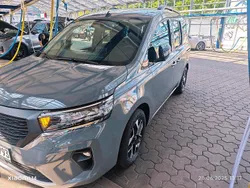 Grau Gebraucht 2023 Nissan Townstar Tekna Van / Kleinbus | 22.990 € (Superpreis)