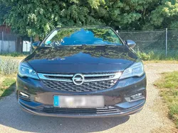 Blau Gebraucht 2018 Opel Astra Limousine | 11.250 € (Etwas zu teuer)