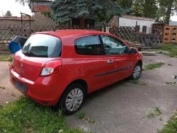 Rot Gebraucht 2011 Renault Clio II Kleinwagen | 3.900 €