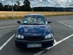 Blau Gebraucht 1999 Toyota Avensis T2 Kleinwagen | 1.900 € (Fairer Preis)