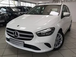 Weiß Gebraucht 2019 Mercedes B220 Van / Kleinbus | 23.979 € (Guter Preis)