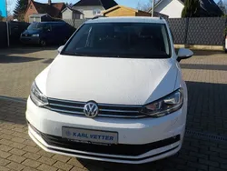 Weiß Gebraucht 2019 VW Touran Comfortline Van / Kleinbus | 20.990 € (Guter Preis)