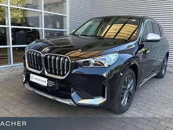 Saphirschwarz metallic Gebraucht 2023 BMW iX1 xLine SUV | 42.949 € (Fairer Preis)