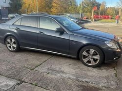 Grau Gebraucht 2009 Mercedes E350 Limousine | 4.500 €