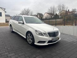 Weiß Gebraucht 2012 Mercedes E300 AMG line Kombi | 7.500 € (Superpreis)